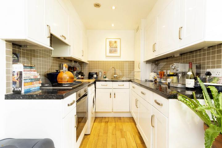 Spacious modern 1 bedroom property in a beautiful conversion in Hackney Goulton Road, Hackney Central